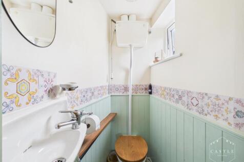 GUEST CLOAKROOM