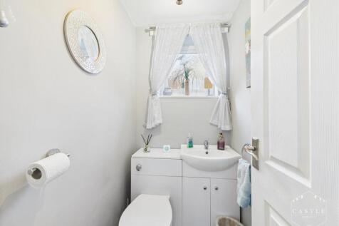 GUEST CLOAKROOM