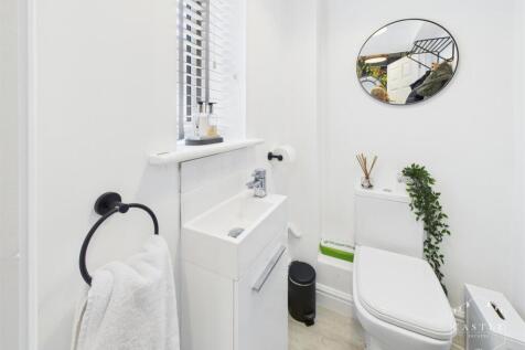 GUEST CLOAKROOM