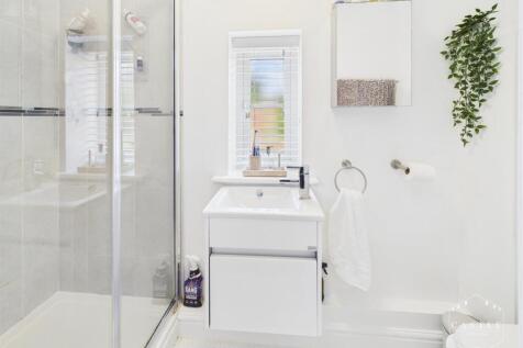 ENSUITE SHOWER ROOM