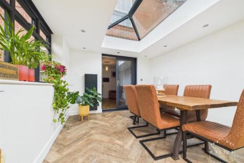 DINING/SUN ROOM