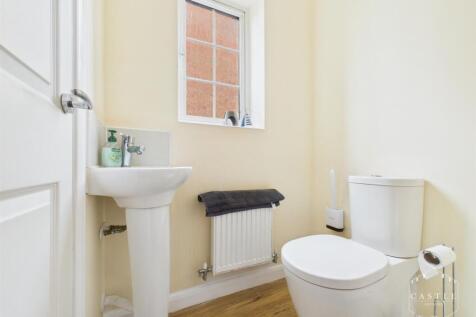 GUEST CLOAKROOM