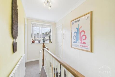 FIRST FLOOR LANDING