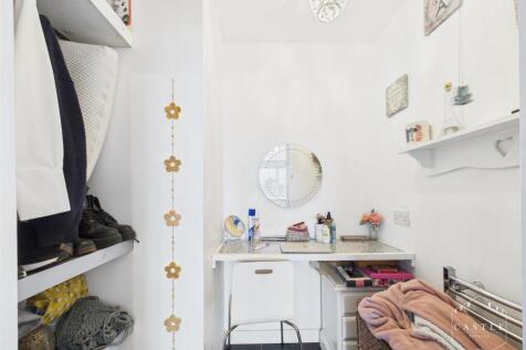 DRESSING AREA