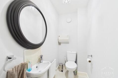 GUEST CLOAKROOM
