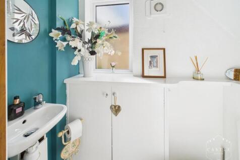 GUEST CLOAKROOM