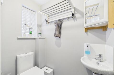 GUEST CLOAKROOM