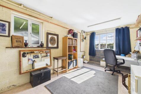STUDY/HOBBIES ROOM