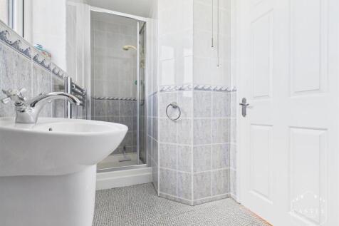 ENSUITE SHOWER ROOM