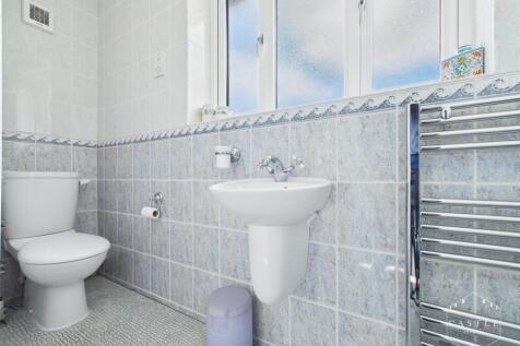 ENSUITE SHOWER ROOM