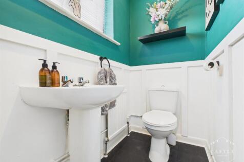 GUEST CLOAKROOM