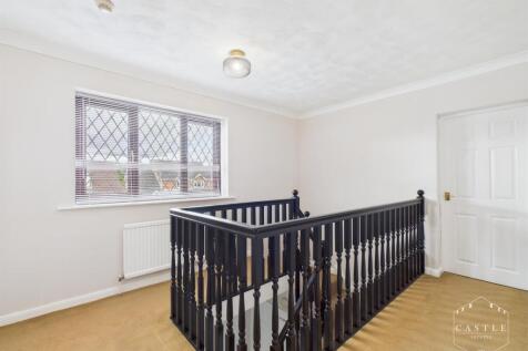 FIRST FLOOR LANDING