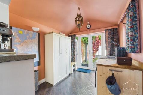UTILITY/BREAKFAST ROOM