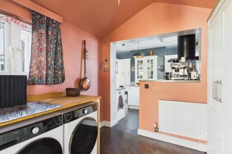 UTILITY/BREAKFAST ROOM
