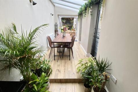 DINING/BREAKFAST ROOM