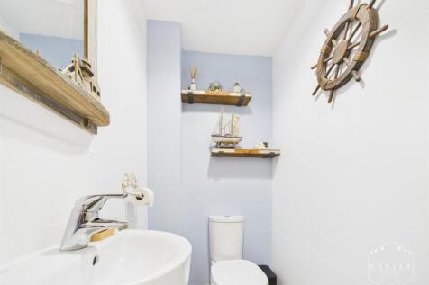 GUEST CLOAKROOM