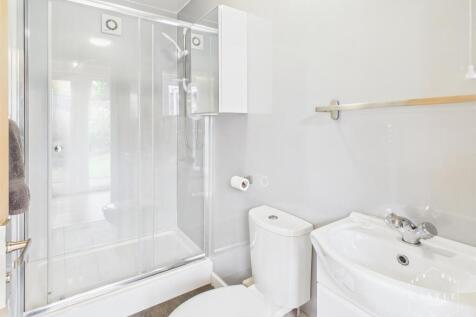 ANNEXE - SHOWER ROOM