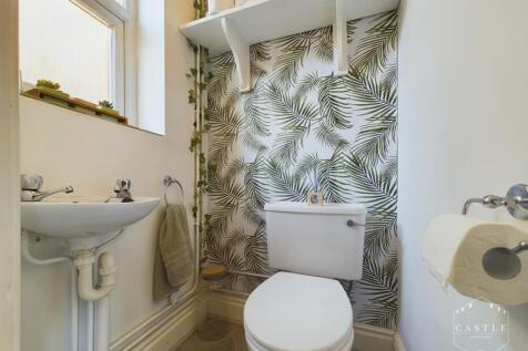 GUEST CLOAKROOM