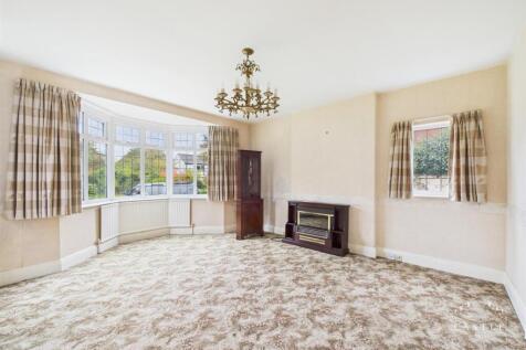 DINING/FAMILY ROOM