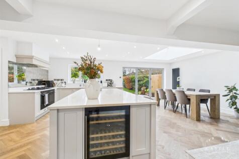OPEN PLAN LIVING KITCHEN