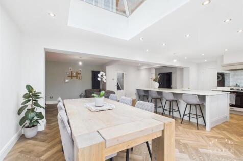 OPEN PLAN LIVING KITCHEN