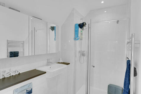 Main En-Suite
