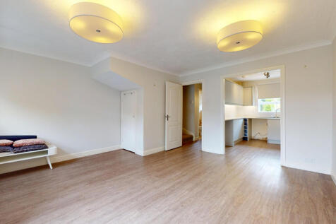 LOUNGE / DINING ROOM