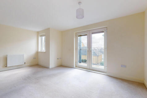 LOUNGE / DINING ROOM