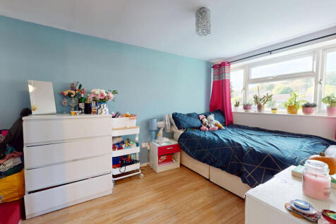 BEDROOM / FAMILY ROOM