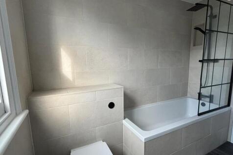 Bathroom 2.JPG