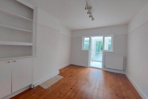 Living Room/ Dining