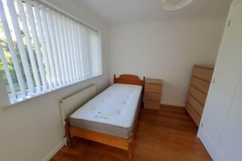First floor rear bedroom