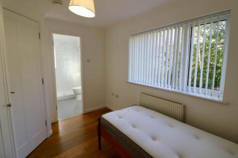 First floor rear bedroom