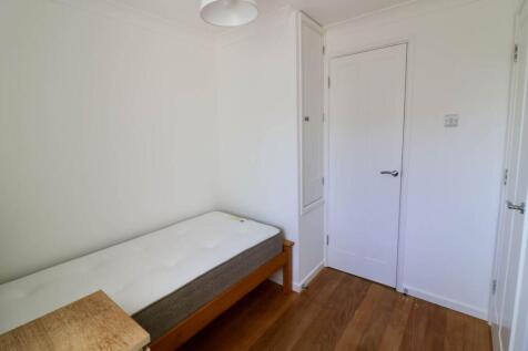 First floor 2nd front bedroom