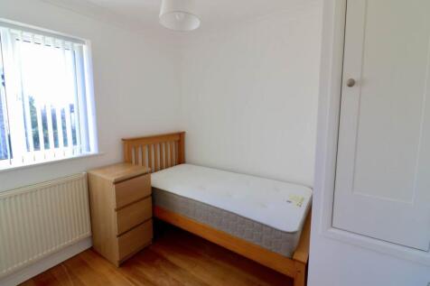 First floor 2nd front bedroom