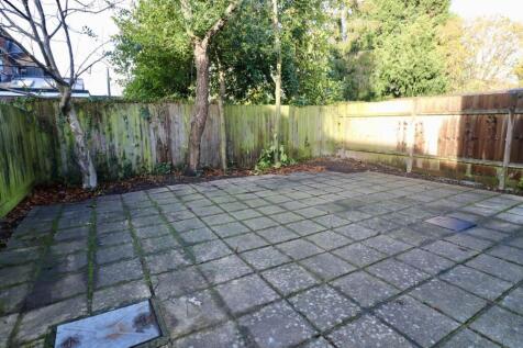 Rear patio garden
