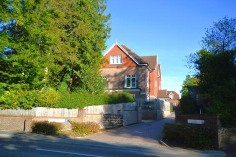 Cricketers Close
