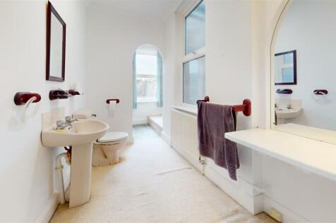 Bathroom.jpg