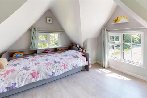 Bedroom (1).jpg