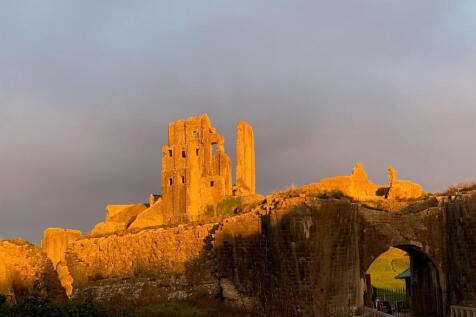 Corfe Castle.jpg