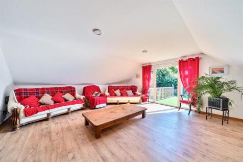Living room 1.jpg