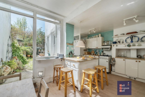 photoshopped kitchen.png