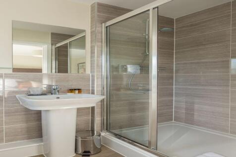 Ensuite bathroom 2_N