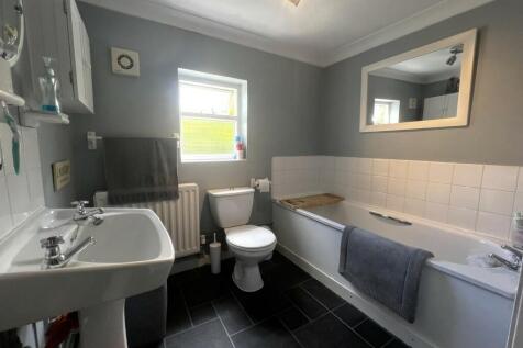 Upstairs bathroom...