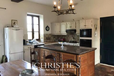 Kitchen Chandelier Kitchen island Tile