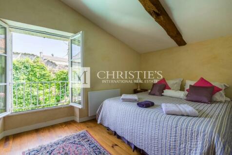 House near Saint Emilion, bedroom, wooden floor,