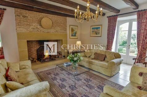 Living-room Chandelier Exposed bricks Wooden floor