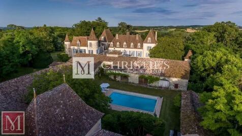 Ariel view of chateau with swimming pool