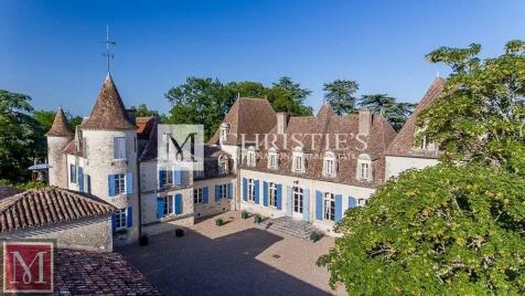 Ariel view of chateau with courtyard