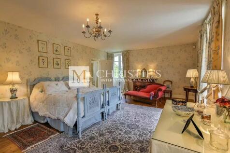 Bedroom Chandelier Wooden floor